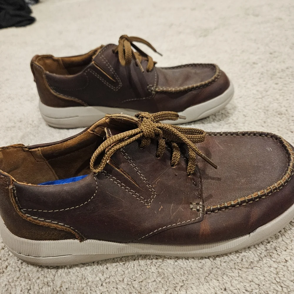Clarks Brown Leather Casual Shoes Size 8M With White Rubber Sole For Men